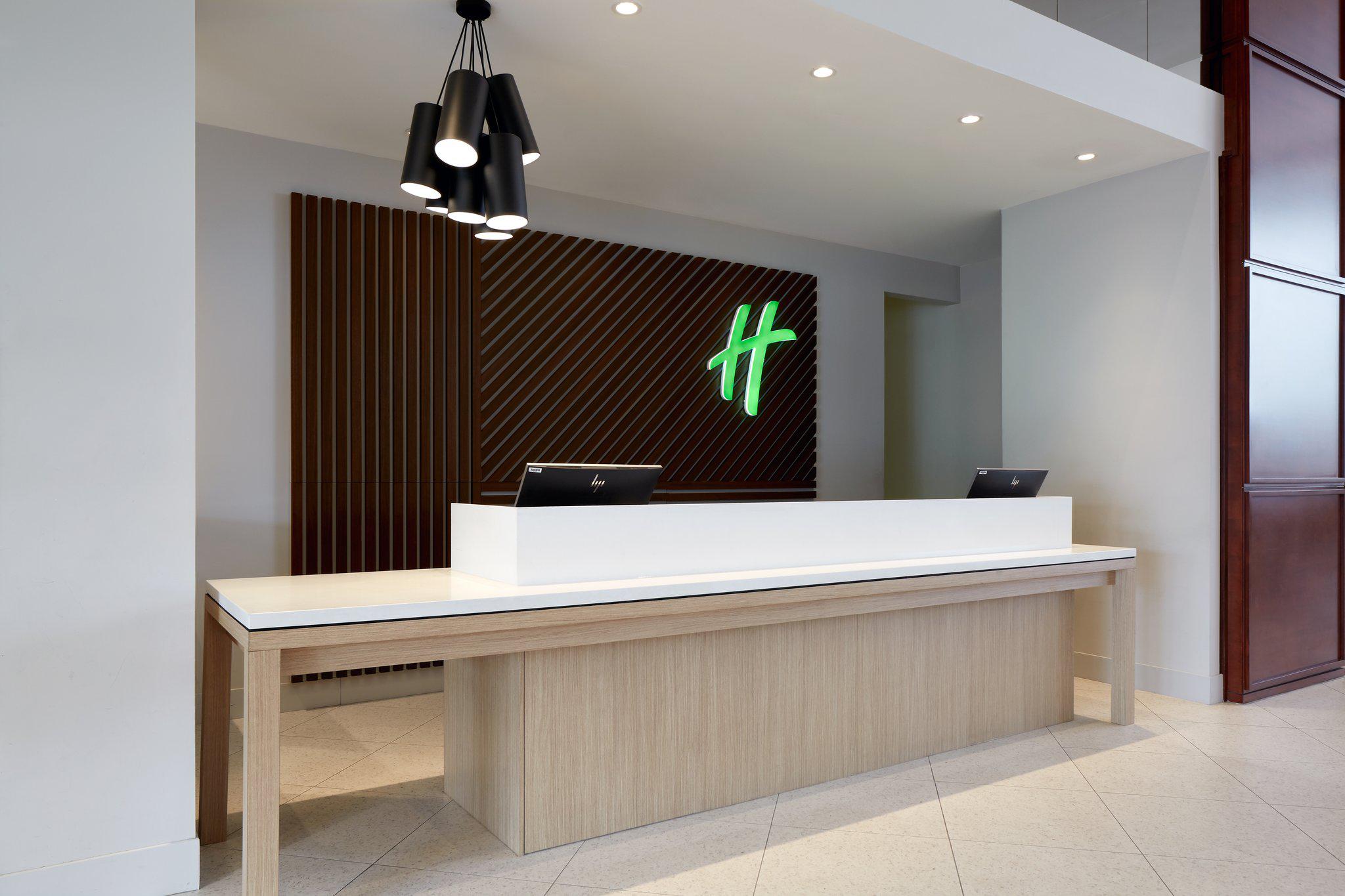 Holiday Inn & Suites Montreal Airport, an IHG Hotel à Montreal