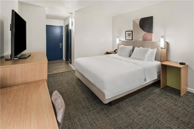 Images Spark by Hilton Waldorf