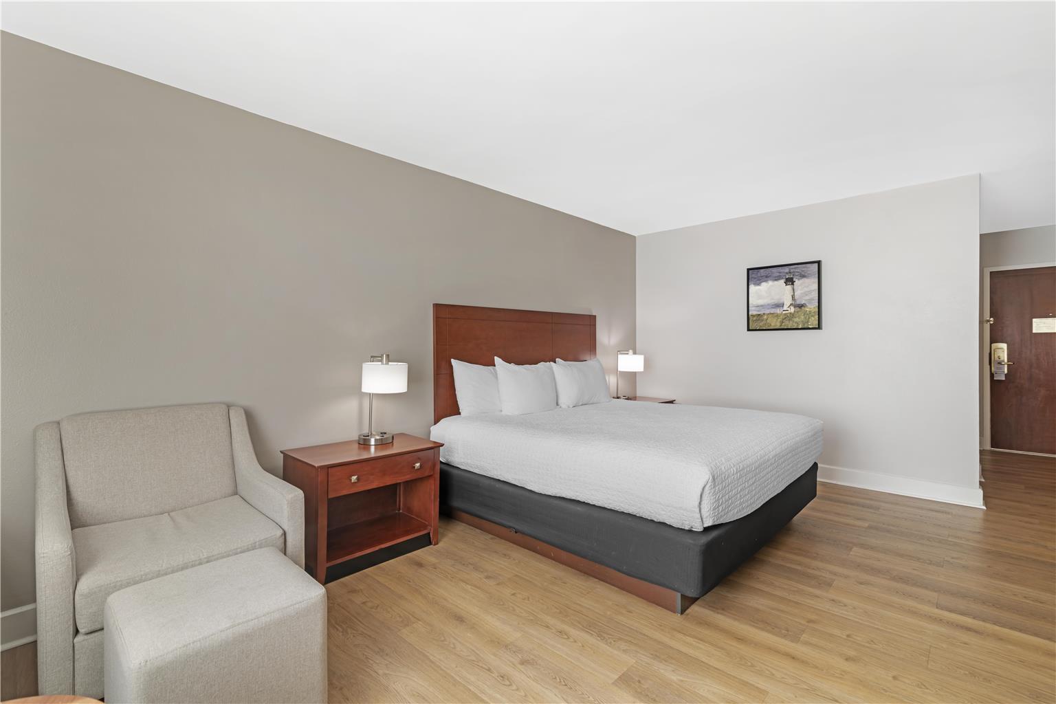 ADA King Bedroom with Bathtub