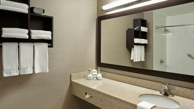Images Holiday Inn Express & Suites Naples Downtown - 5th Avenue by IHG