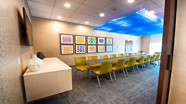 Images Holiday Inn Express & Suites Houston SW - Galleria Area by IHG