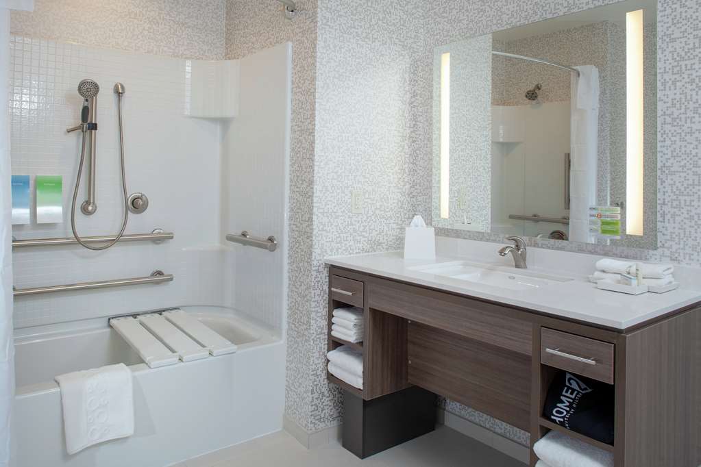 Guest room bath