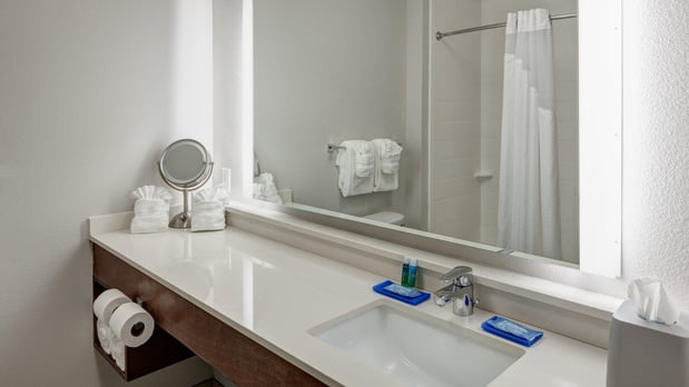 Images Holiday Inn Express & Suites Orlando at Seaworld by IHG