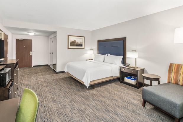 Images Holiday Inn Express & Suites Wilmington-Newark by IHG
