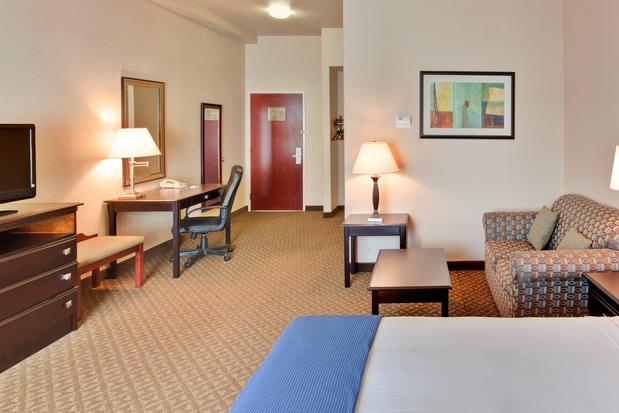 Images Holiday Inn Express Delano Hwy 99, an IHG Hotel