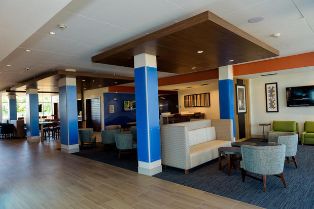 Images Holiday Inn Express & Suites McKinney - Frisco East by IHG