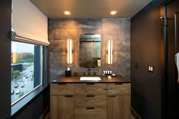 Images The Lloyd Stamford, Tapestry Collection by Hilton