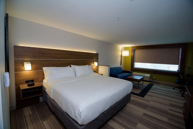 Images Holiday Inn Express & Suites McKinney - Frisco East by IHG