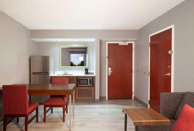 Images Hampton Inn & Suites Atlanta Airport North I85