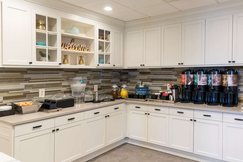 Breakfast Area Homewood Suites by Hilton Bloomington Bloomington (812)323-0500