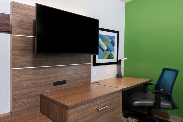 Images Holiday Inn Express & Suites Shreveport - West by IHG