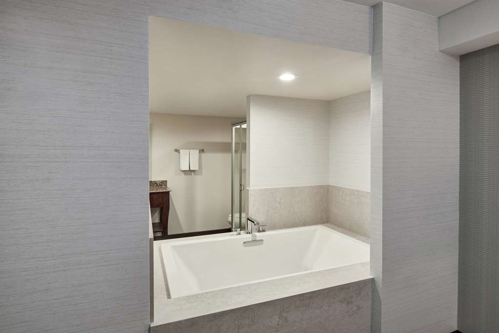 Guest room bath