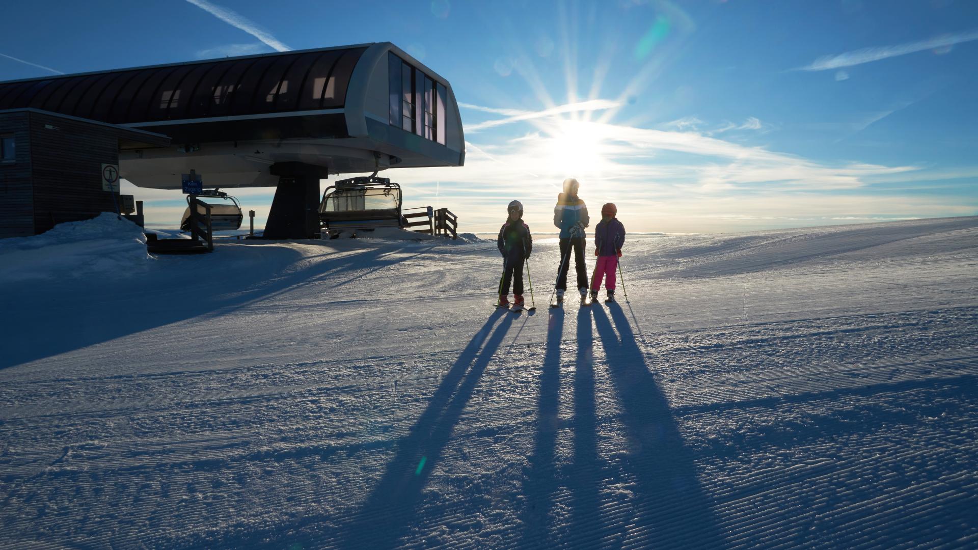 Located close to world-class ski resorts