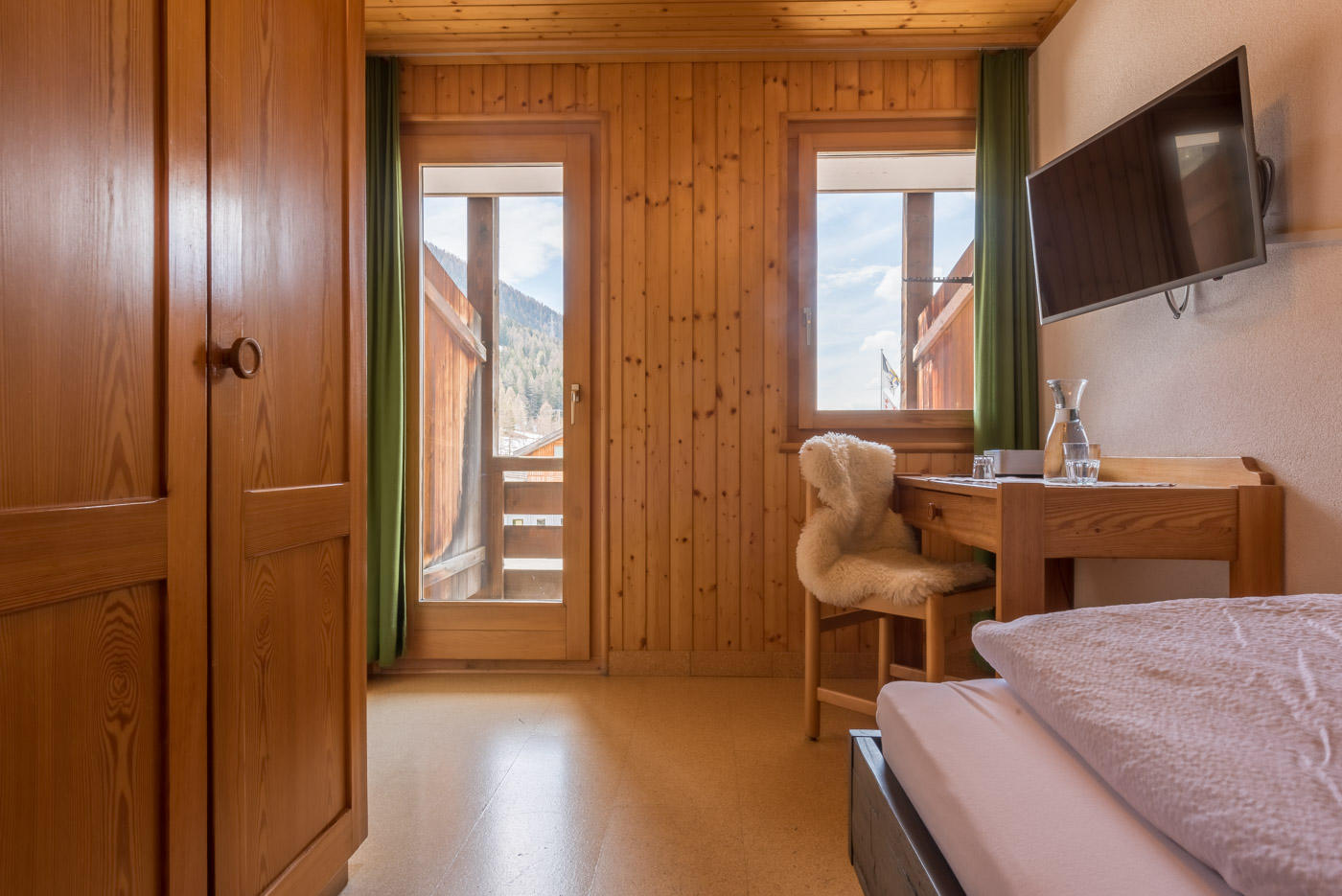 Hotel Walser, Nufenenstrasse 31 in Ulrichen