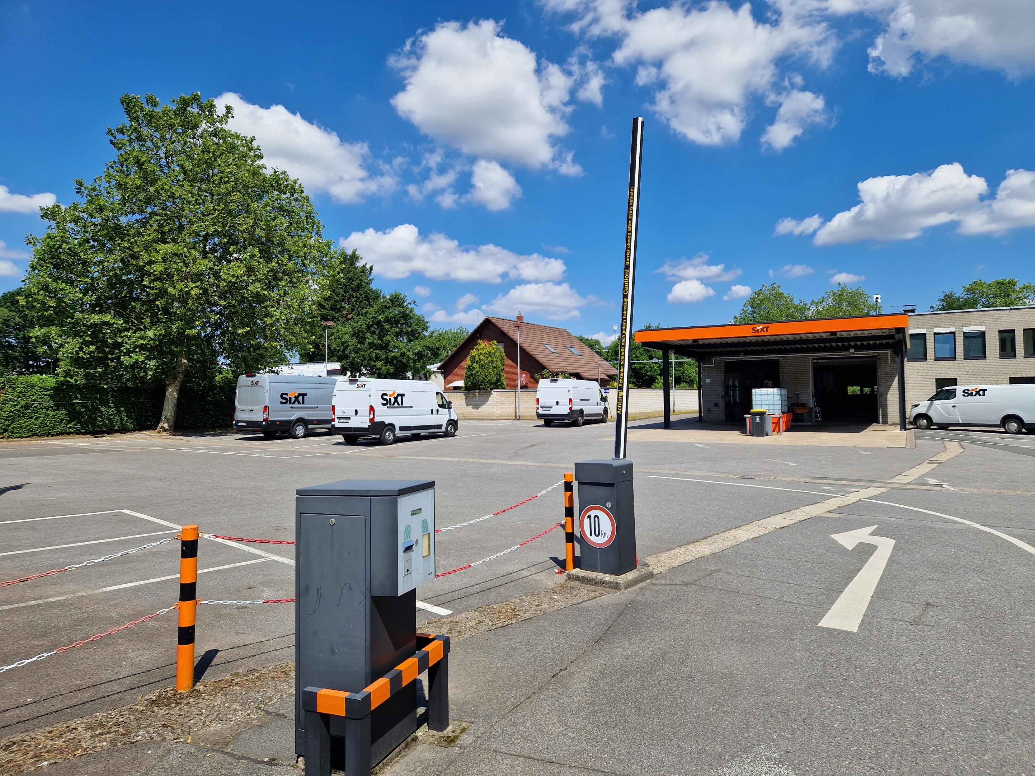SIXT Truck Center Düsseldorf, Tilde-Klose-Weg 2-4 in Düsseldorf