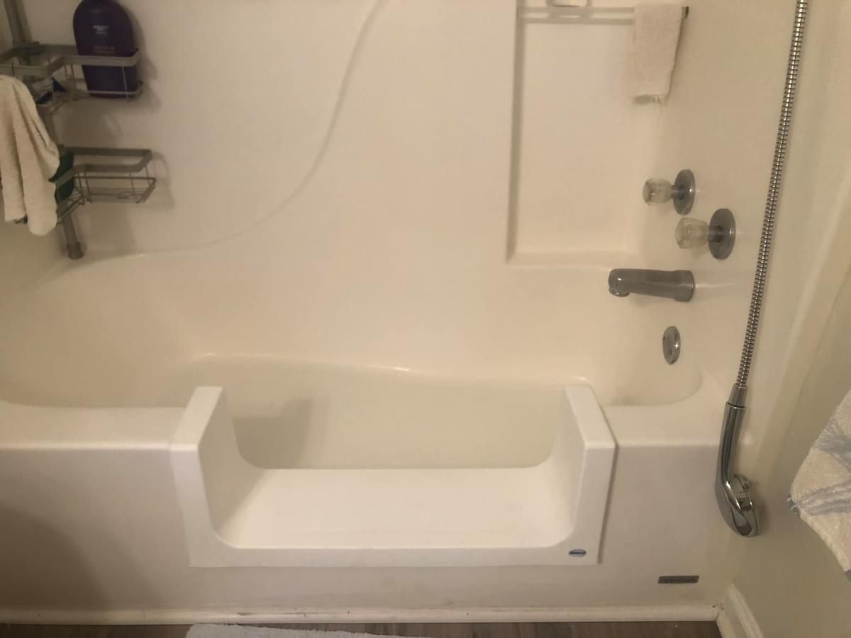 Fox Valley Bathtub Refinishing Image