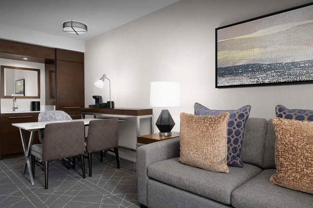 Images Embassy Suites by Hilton Atlanta Kennesaw Town Center