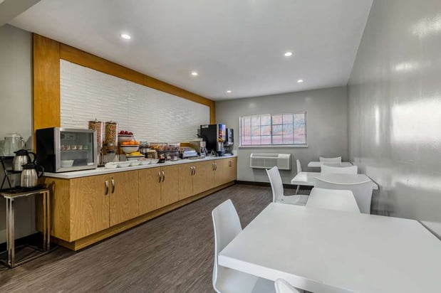 Images Sunset West Hotel, SureStay Collection by Best Western