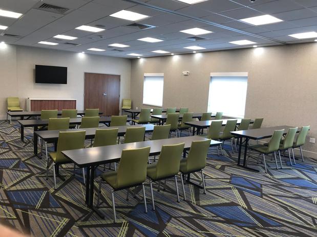 Images Holiday Inn Express & Suites Hannibal - Medical Center by IHG