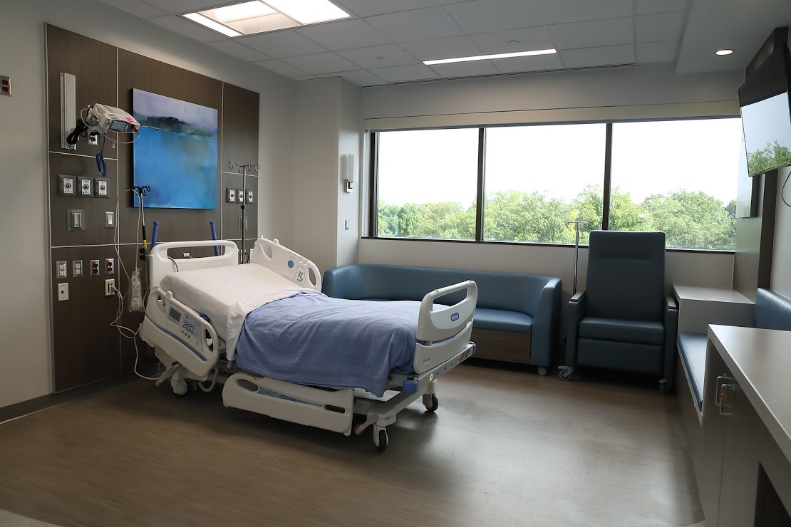 This hospital patient room was sanitized to medical-grade standards by Dallas Janitorial Services, featuring disinfected surfaces and equipment. Our specialized healthcare cleaning ensures a safe, hygienic environment for patients and medical staff.