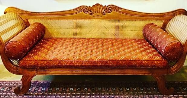 Images Mélange Fine Furniture Consignment