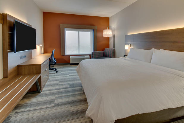 Images Holiday Inn Express & Suites Nashville Metrocenter Downtown by IHG