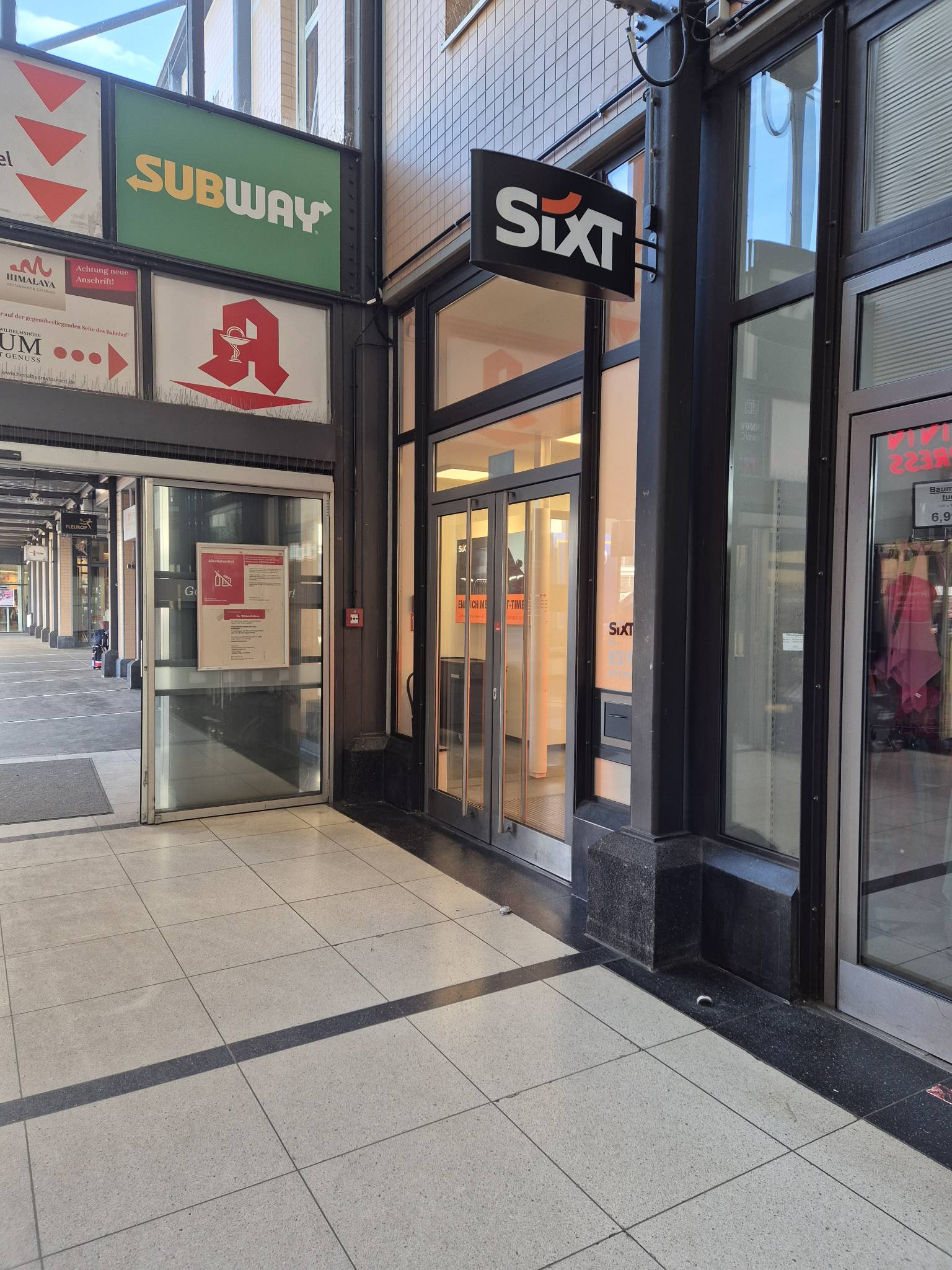 SIXT Autovermietung Kassel-Wilhelmshoehe Bahnhof, Willy-Brandt-Platz 1 in Kassel