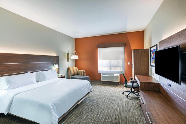 Images Holiday Inn Express & Suites Pryor, an IHG Hotel