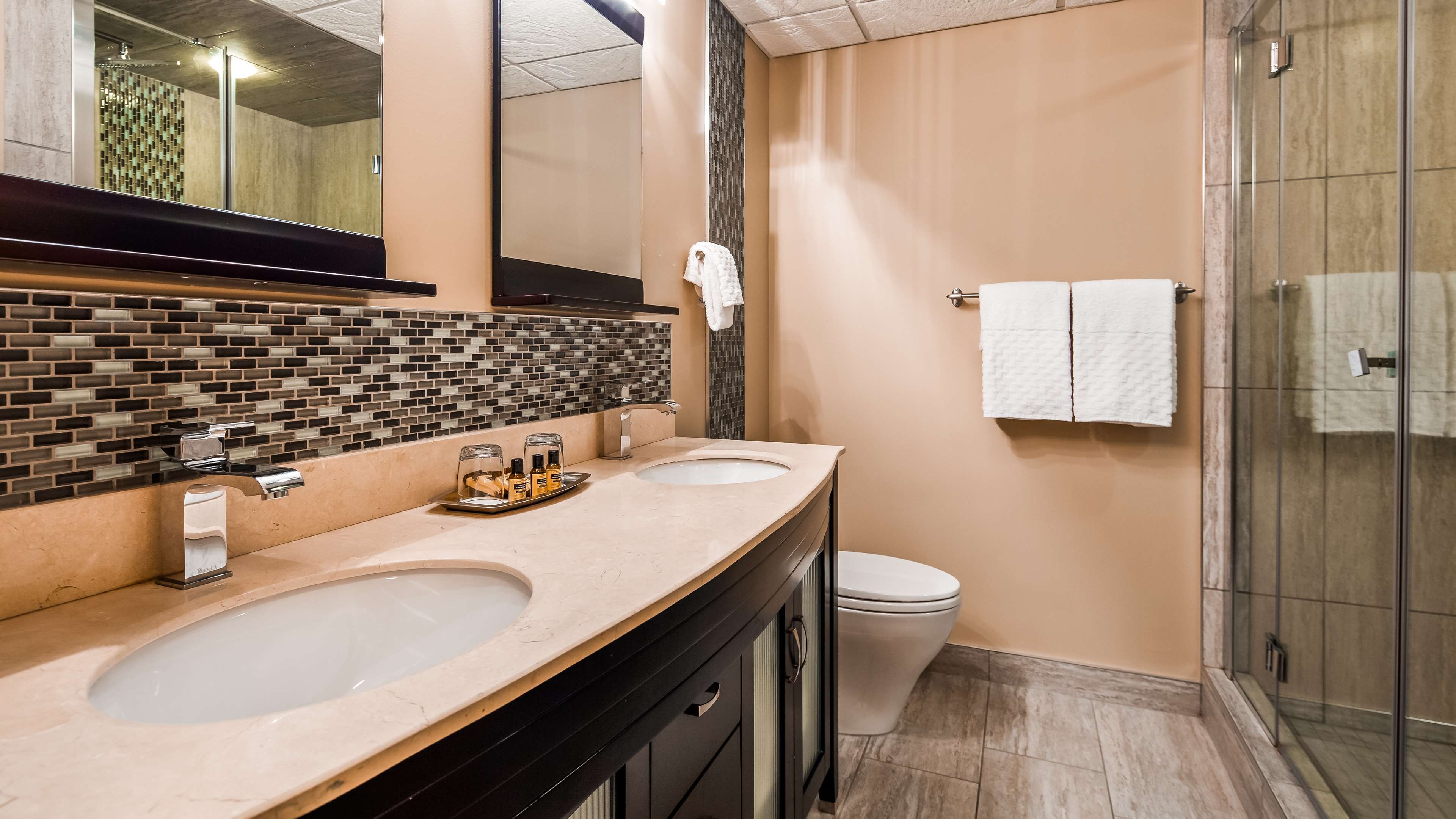 Suite Bathroom Best Western Plus Norwester Hotel & Conference Centre Thunder Bay (807)473-9123