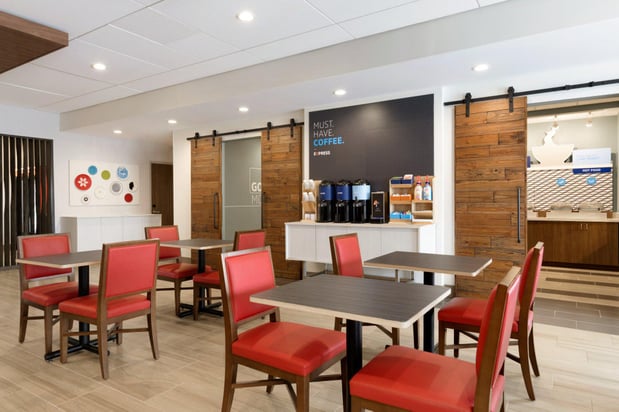 Images Holiday Inn Express & Suites Cincinnati NE - Redbank Road by IHG