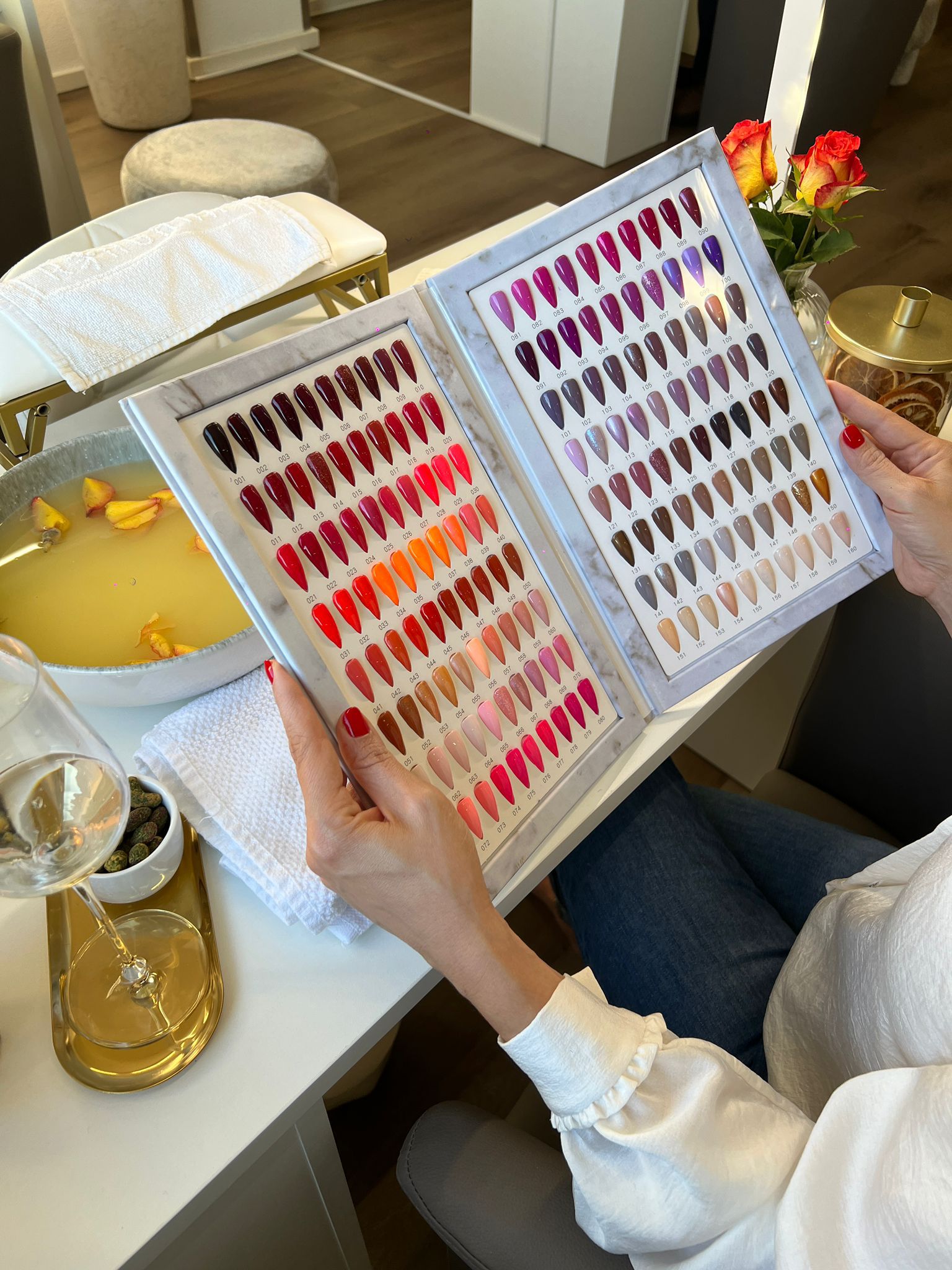 Royal Nails Akademie GmbH, Limmatquai 116 in Zürich