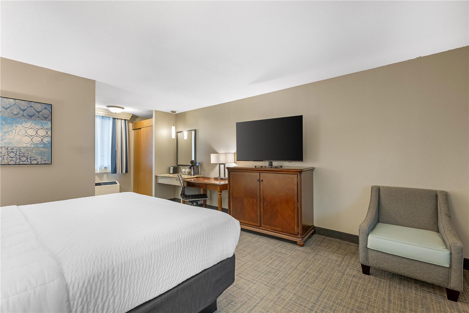 King First Floor Poolside Room
