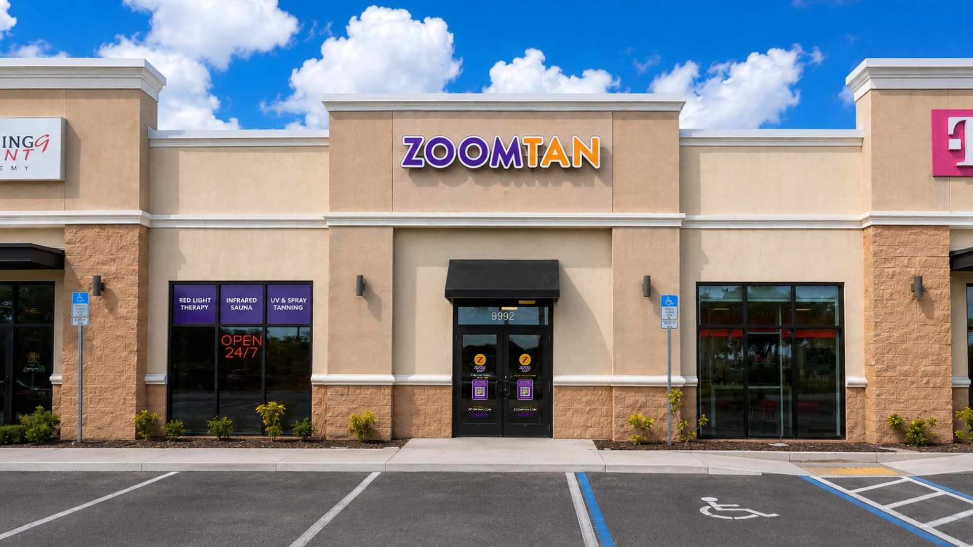 Zoom Tan storefront in Fort Myers, FL off of University Plaza Drive
