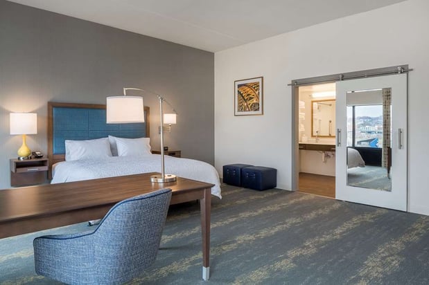 Images Hampton Inn & Suites Newport/Cincinnati