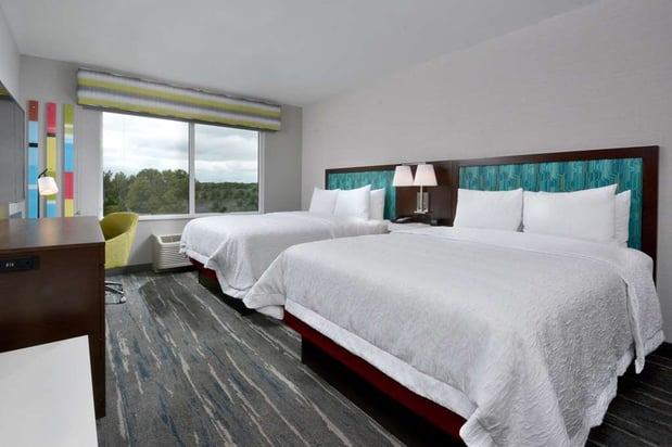 Images Hampton Inn & Suites by Hilton Charlotte North I 485