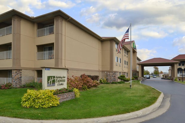 Images Holiday Inn Express & Suites St. Joseph Lakefront by IHG