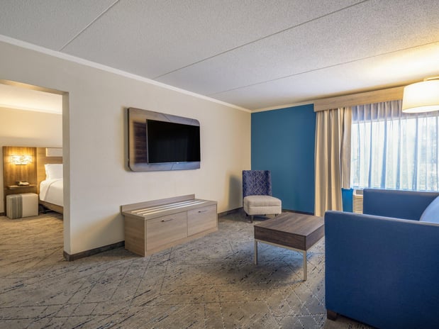 Images Holiday Inn Express & Suites Greensboro-(I-40 @ Wendover) by IHG