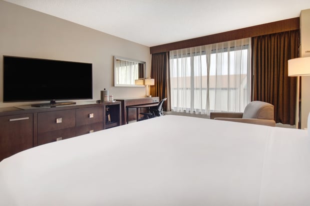 Images Crowne Plaza Auburn Hills by IHG