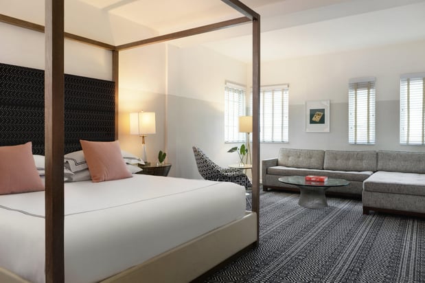 Images Kimpton Surfcomber Hotel by IHG
