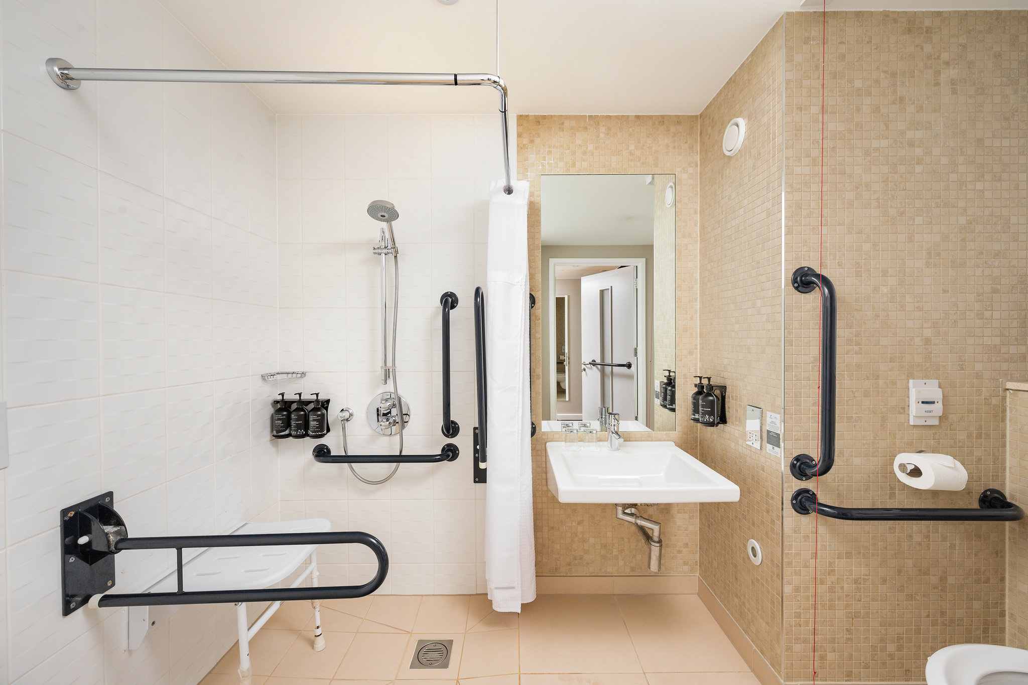 Images Holiday Inn Manchester - Mediacityuk by IHG