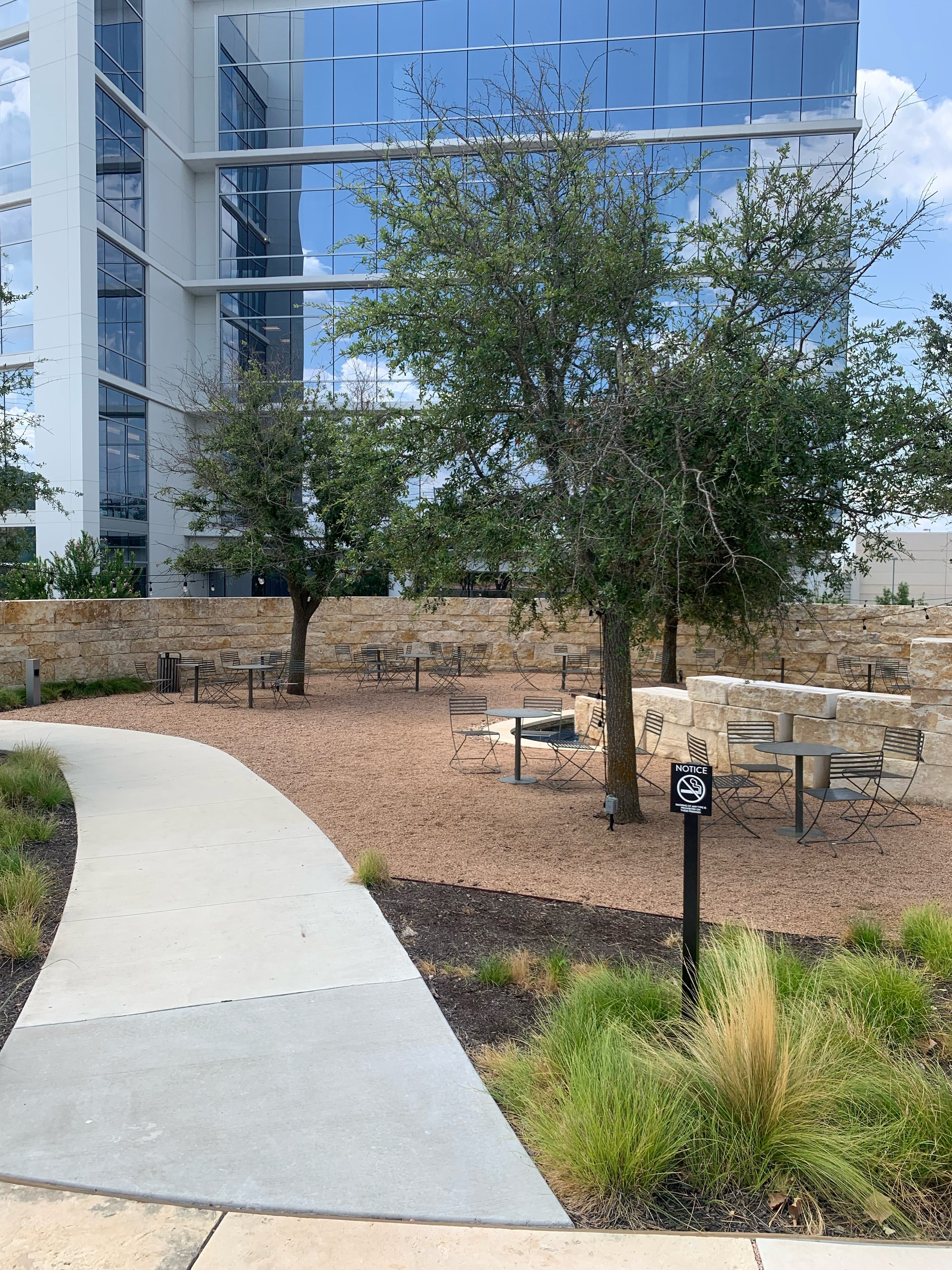 First United Bank - Austin Seven Oaks - Exterior walkway