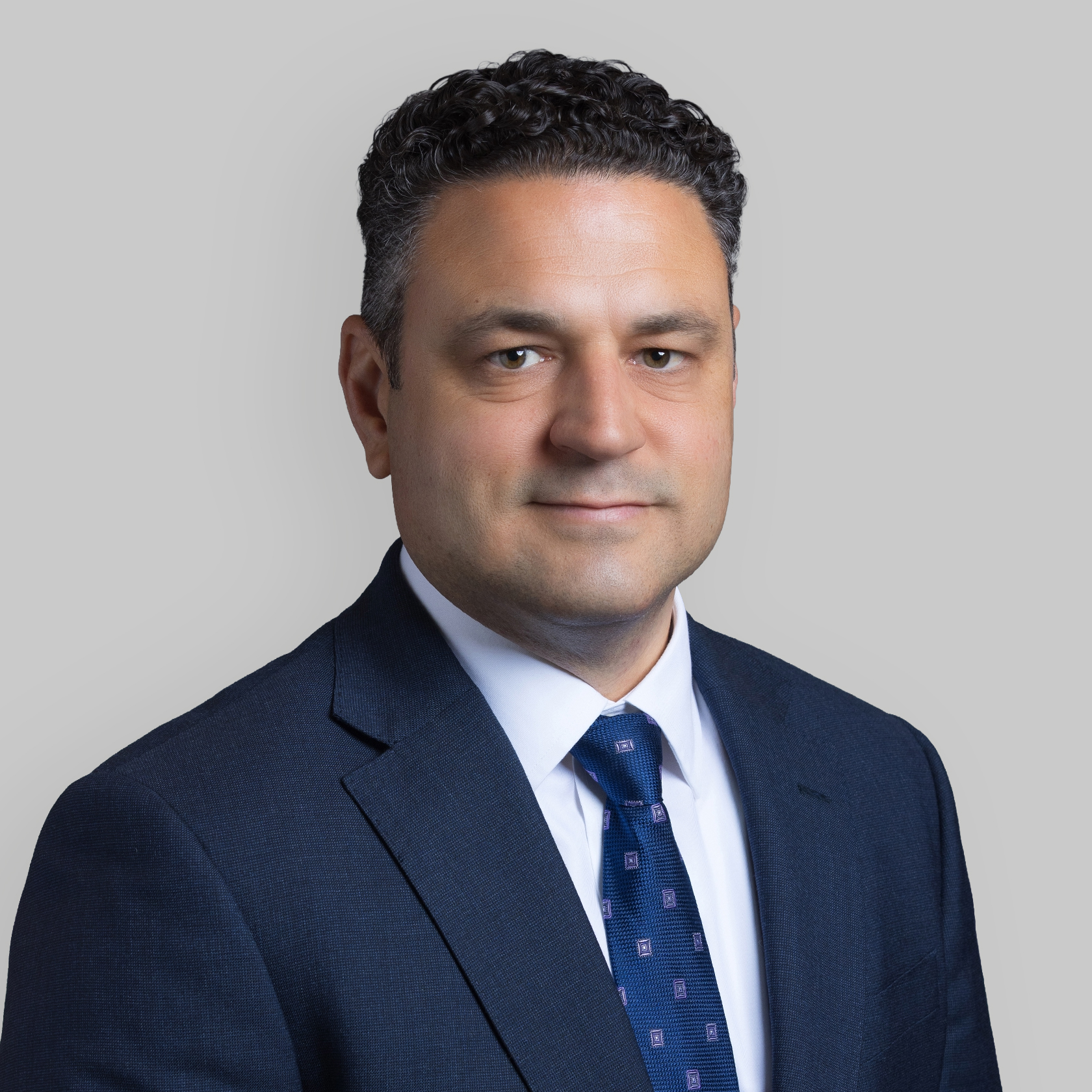 Headshot of Carmen Paulo, a wealth advisor at Chase