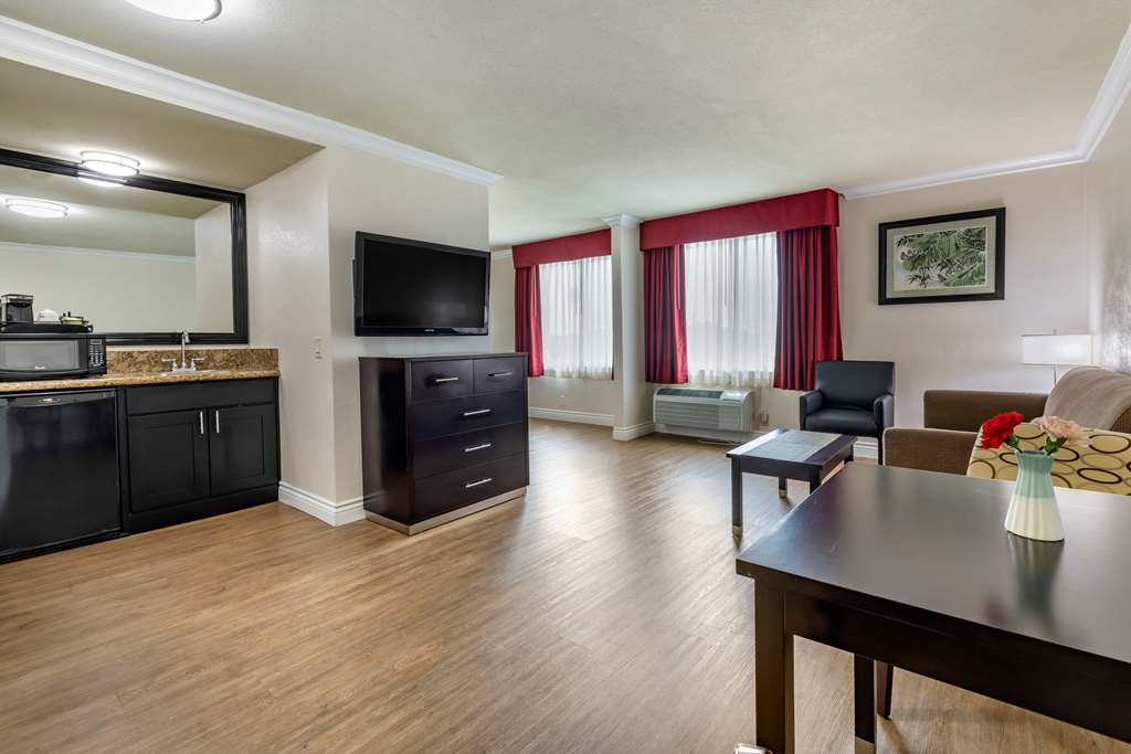 King Suite Guest room Best Western Plus South Bay Hotel Lawndale (310)973-0998