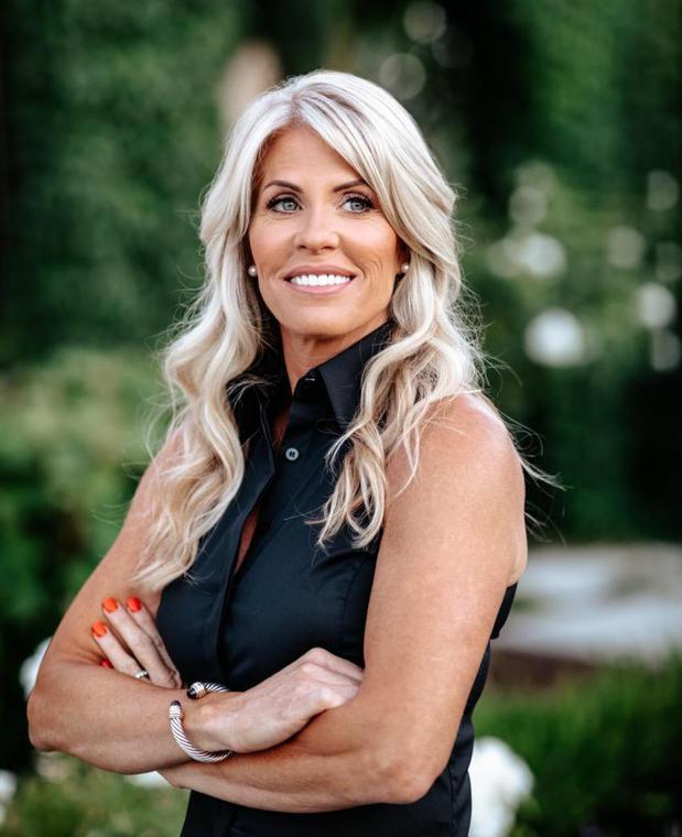 Images Shante Pappas, REALTOR - The Pappas Team