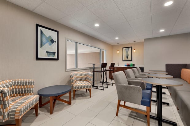 Images Holiday Inn Express & Suites Auburn - University Area by IHG