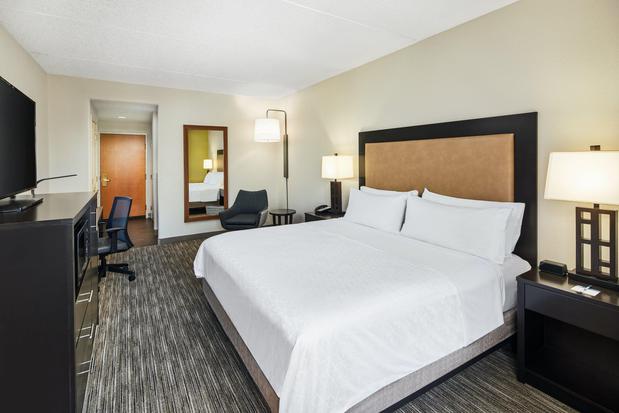 Images Holiday Inn Express & Suites Jacksonville SE- Med Ctr Area, an IHG Hotel