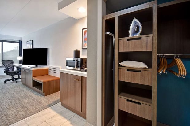 Images Hilton Garden Inn Detroit Metro Airport