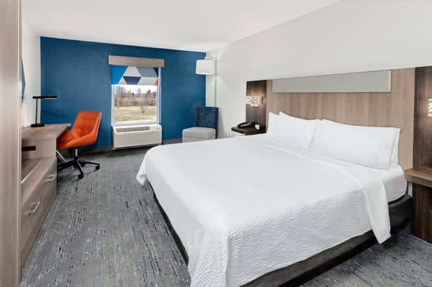 Images Holiday Inn Express & Suites Chicago-Algonquin by IHG