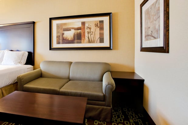 Images Holiday Inn Express & Suites Woodland Hills by IHG