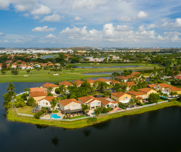 Images Tetyana Hanna, Sarasota Real Estate Agent 〡 KW Coastal Living III